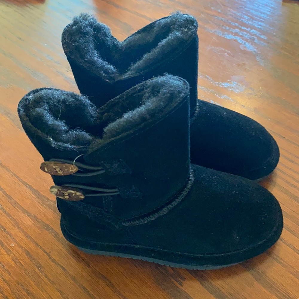Toddler size 8 bear paw boots